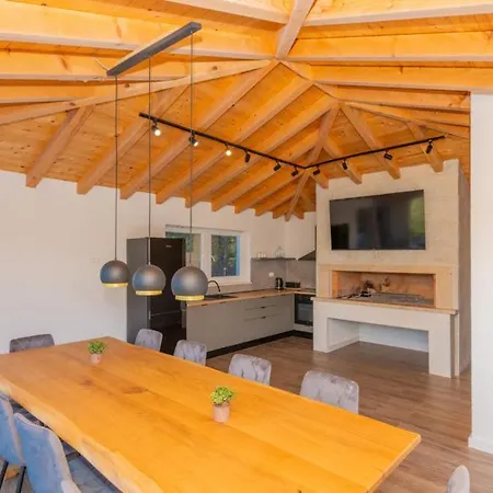 Lea-makarska By Guide Grubine