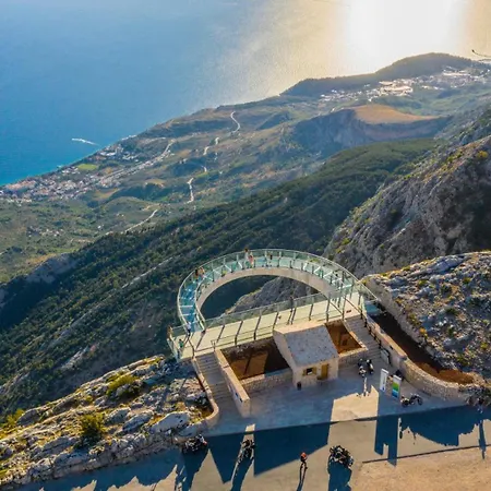 Lea-makarska By Guide